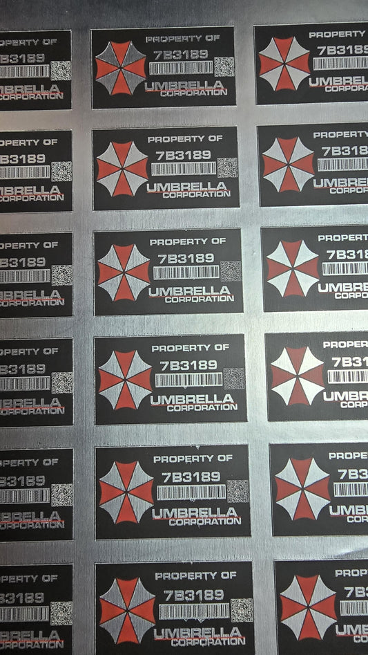 Resident Evil Umbrella Corporation Corp Besitz Sticker Aufkleber 30mm X 25mm Silber Selbstklebend Abgerundet Etikett