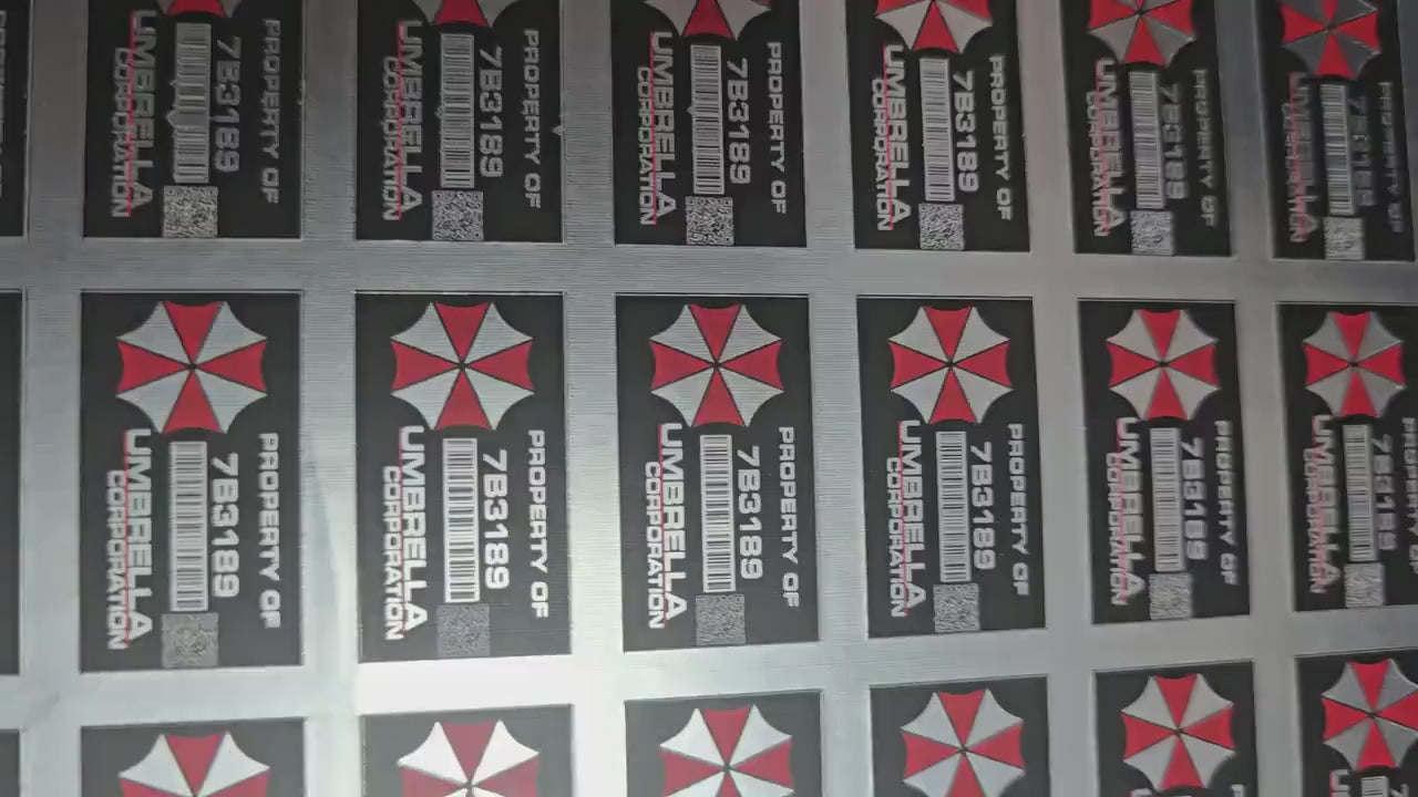 Resident Evil Umbrella Corporation Corp Besitz Sticker Aufkleber 30mm X 25mm Silber Selbstklebend Abgerundet Etikett